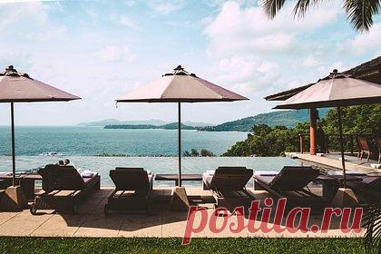 Вор в Таиланде обокрал виллу с находящимися внутри россиянами за 10 минут. Вор проник на виллу семьи россиян на Пхукете и вынес оттуда документы, вещи и наличные на сумму более 50 тысяч бат (около 135 тысяч рублей). Илья П. сообщил в полицию о незаконном проникновении 14 сентября. По его словам, злоумышленник в течение десяти минут обыскивал дом, несмотря на то что его жильцы были внутри.