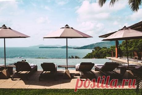 Вор в Таиланде обокрал виллу с находящимися внутри россиянами за 10 минут. Вор проник на виллу семьи россиян на Пхукете и вынес оттуда документы, вещи и наличные на сумму более 50 тысяч бат (около 135 тысяч рублей). Илья П. сообщил в полицию о незаконном проникновении 14 сентября. По его словам, злоумышленник в течение десяти минут обыскивал дом, несмотря на то что его жильцы были внутри.