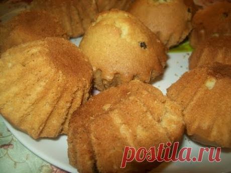 Кексы &quot; Золотой Гаспадар &quot; белорусская кухняПродукты
яйцо.........3 шт
мука.........2 ст
сахар.......1 ст
майонез...200 г
изюм........1 ст
сода.........0.5 ч.л
погасить уксусом
соль..........1 г
ванильн.сахар ..1 пак.