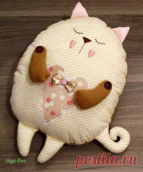 Подушки-кошечки
