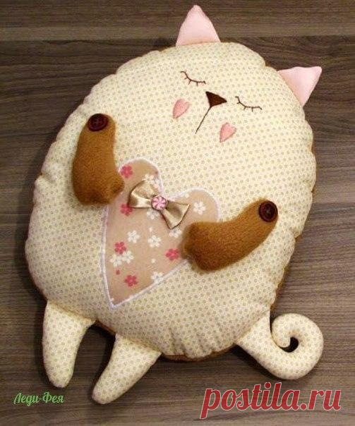 Подушки-кошечки