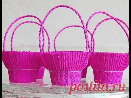 Easy basket for sweets (crepe paper and recycle plastic glass). Great ideas for Valentine's day