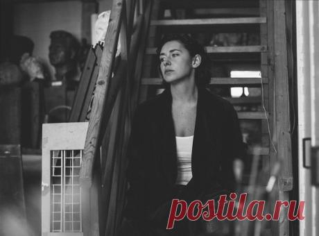 АБДРАШИТОВА НАНА ВАДИМОВНА -  Художник-сценограф
Родилась в семье режиссёра Вадима Абдрашитова и живописца Нателлы Тоидзе.
Продолжатель традиций известного рода художников в пятом поколении (прадед Моисей Тоидзе, ученик И.Е. Репина, академик; дед Георгий Тоидзе – известный скульптор, график; мама Нателла Тоидзе – член-корреспондент Академии Художеств РФ).