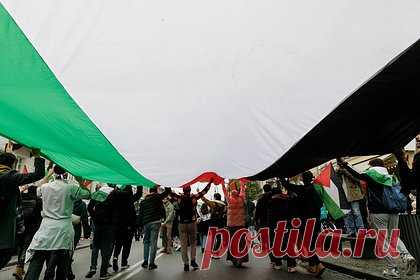 Президент Польши отреагировал на антисемитские лозунги демонстрантов в Варшаве. Президент Польши Анджей Дуда отреагировал на антисемитские лозунги, под которыми шли присутствовавшие на пропалестинском марше в Варшаве. Канцелярия польского лидера сообщила, что глава государства решительно осуждает подобное поведение. По словам Дуды, поляки никогда не согласятся на любые проявления антисемитизма.