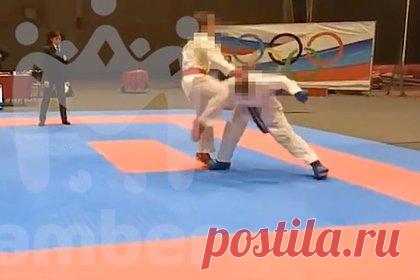 В России школьник получил анальгин после травмы на карате и лишился части мозга. Российскому подростку удалили большой участок мозга в височной доле после травмы головы, полученной во время соревнований Калининградской областной федерации карате. Врач выдал школьнику анальгин и отправил его домой. Спустя несколько часов подростку стало хуже, его госпитализировали с кровоизлиянием в мозг.