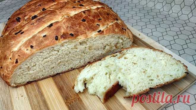 Луковый хлеб Пышный домашний хлеб с луком. Невероятный вкус и аромат!Ингредиенты: 	 2 головки 	репчатого лука,7 гр. сухих 	дрожжей,1 чайная ложка 	соли,1 столовая 	ложка сахара,1 стакан 	молока,1 яйцо,2 столовые 	ложки сметаны,3,5 стакана 	муки,3 столовые 	ложки оливкового масла,растительное...