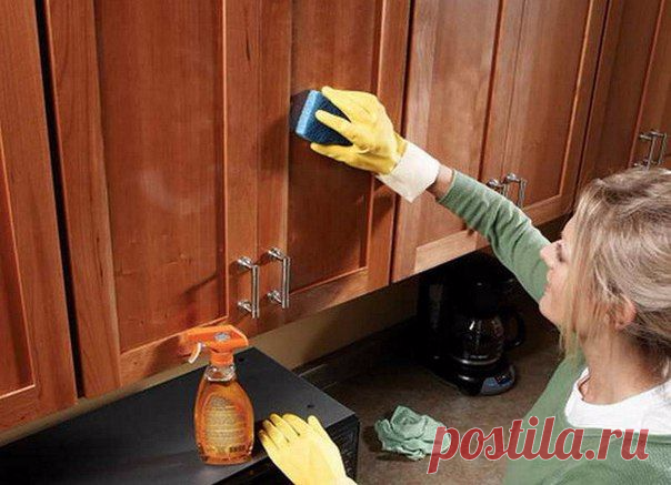 Как удалить жирный налёт на деревянных кухонных шкафах: