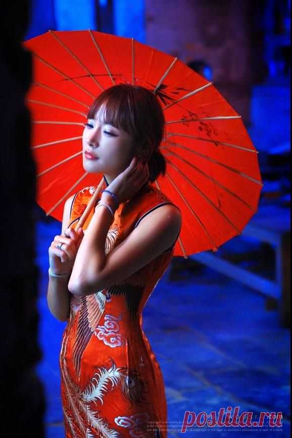 Qipao, Chinese dress 旗袍
Woosra Kim Xue Di