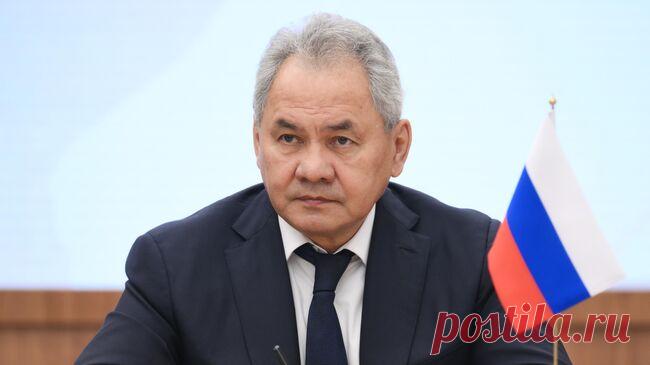 Шойгу возложил цветы к Мавзолею Хо Ши Мина во Вьетнаме