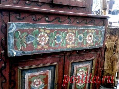 Фрагмент росписи крестьянского буфета.