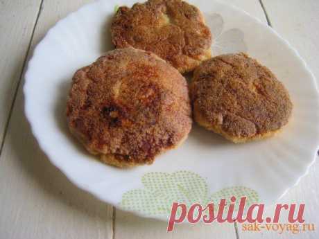 Как приготовить котлеты из курицы для бургеров | Глядя на курицу, лежащую на кухонном столе, задумалась, что бы мне из этой тушки приготовить.Чахохбили - уже было на днях, сациви - орехи кончились, цыпленок табака - к нему нужно будет еще и гарнир готовить. Решила сварить куриный супчик, но из косточек, а из мяса сделать котлетки для бургеров.