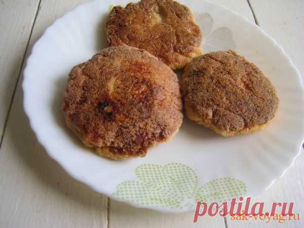 Как приготовить котлеты из курицы для бургеров | Глядя на курицу, лежащую на кухонном столе, задумалась, что бы мне из этой тушки приготовить.Чахохбили - уже было на днях, сациви - орехи кончились, цыпленок табака - к нему нужно будет еще и гарнир готовить. Решила сварить куриный супчик, но из косточек, а из мяса сделать котлетки для бургеров.