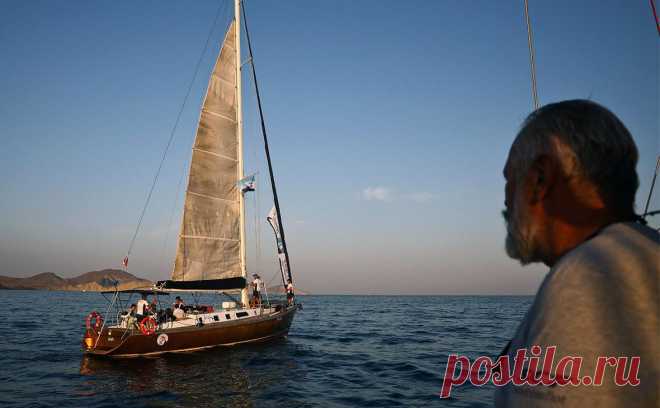 Минобороны предупредило об угрозе из-за украинской мины в Черном море. Дрейфующая мина оказалась из числа тех, что ВСУ разместили в прибрежной акватории Черного моря, сообщило Минобороны. По данным ФСБ, всего речь тогда шла о более чем 400 снарядах. У части из них оборвались тросы