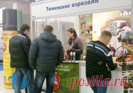 Работа на стенде.
- Газовые баллончики есть?
- Уже нет
- А вот этот большой желтый слева от стенда?
- Это макет. Не продается.
- Жаль...