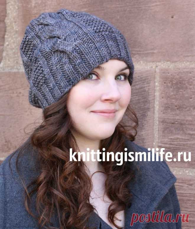 Серая шапка с косой.