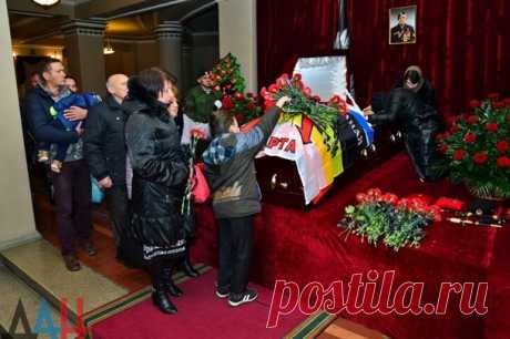 Похороны российского добровольца Арсена Павлова в Донецке