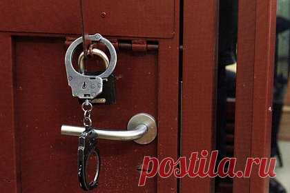 В российском городе мошенник обманул дольщиков на миллионы рублей. В Орле генерального директора компании приговорили к тюремному заключению за обман дольщиков на более чем 22 миллиона рублей. С 2014 по 2020 год глава общества с ограниченной ответственностью «Пенобетон-Орел» собирал деньги с граждан и заключал с ними договоры долевого участия по заведомо заниженной стоимости.