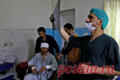 В Совбезе назвали причину взрыва возле посольства России в Кабуле. Взрыв возле посольства России в Кабуле стал следствием ослабления антитеррористических мер. Такую причину во вторник, 6 сентября, назвал заместитель секретаря Совета безопасности страны Юрий Коков. Именно поэтому говорить о победе над международным терроризмом преждевременно, добавил он.