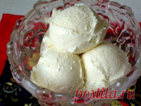ДОМАШНЕЕ МОРОЖЕНОЕ,ВКУС СОВЕТСКОГО ПЛОМБИРА 
Ингредиенты:
Сахар – 2 стакана
Молоко –1 литр
Масло сливочное – 100гр
Крахмал – 1 ч.л.
Желтки яичные – 5 шт.
Приготовление:
Сливочное масло опускаем в подогретое молоко и доводим его до кипения. В другой емкости соединяем сахар, крахмал и желтки, перемешиваем и растираем все до однородной массы. После чего добавляем сюда немного молока, в результате должна получиться масса по консистенции как жидкая сметана.
Тем временем молоко закипело и в него м