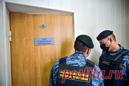 Отравившая дочь и трех внуков россиянка получила 19 лет колонии. Саратовский областной суд приговорил к 19 годам лишения свободы 50-летнюю местную жительницу Лидию Ширяеву, отравившую ядом от грызунов дочь-инвалида и трех малолетних внуков. Приговор вынесен на основании обвинительного вердикта присяжных. Преступление было совершено вечером 11 декабря 2021 года.