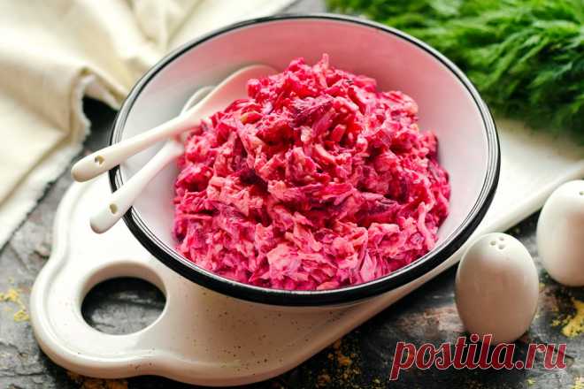 Салат «Розовый фламинго» (по продуктам – проще некуда, но вкус впечатляет) - Женский журнал Простой салат с небольшим набором продуктов, но блюдо получается яркое, вкусное и сытное. Все ингредиенты отлично между собой сочетаются, думаю, понравится всем любителям свекольных салатов. В составе есть...