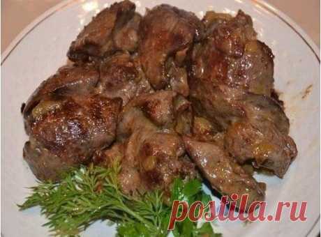 Самый вкусный рецепт печени! Печень получается мягкой, сочной, нежной!
ИНГРЕДИЕНТЫ
600 г говяжьей печени
1 яйцо
3 зубчика чеснока
1 ч. л. сахара
1 ч. л. соли (без горки)
0,5 ч. л. соды
1 луковица
масло растительное для жарки
мука кукурузная для панировки
ПРИГОТОВЛЕНИЕ
Печень вымой, обсуши, удали пленку и нарежь крупными кусочками.
Приготовь маринад: в миске взбей яйцо с солью, сахаром, содой и чесноком, пропущенным через пресс. Залей полученной смесью кусочки печени и оставь мариноваться в хол