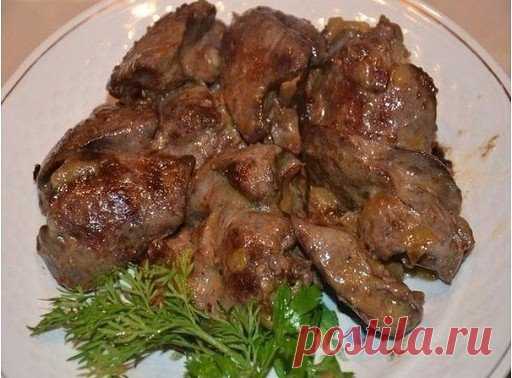 Самый вкусный рецепт печени! Печень получается мягкой, сочной, нежной!
ИНГРЕДИЕНТЫ
600 г говяжьей печени
1 яйцо
3 зубчика чеснока
1 ч. л. сахара
1 ч. л. соли (без горки)
0,5 ч. л. соды
1 луковица
масло растительное для жарки
мука кукурузная для панировки
ПРИГОТОВЛЕНИЕ
Печень вымой, обсуши, удали пленку и нарежь крупными кусочками.
Приготовь маринад: в миске взбей яйцо с солью, сахаром, содой и чесноком, пропущенным через пресс. Залей полученной смесью кусочки печени и оставь мариноваться в хол