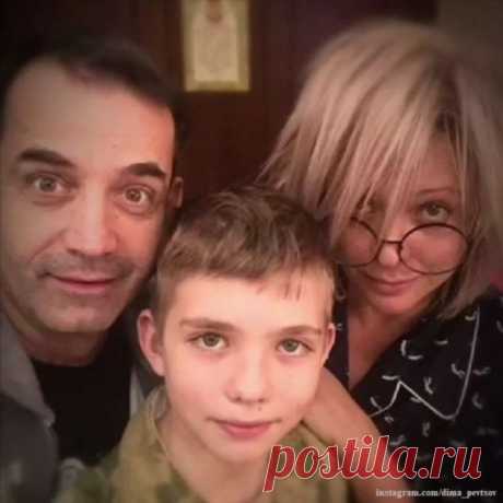 Ольга Дроздова под аккомпанемент 12-летнего сына прочитала стихи Высоцкого | Краше Всех