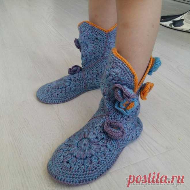 Вязанные домашние тапочки-сапожки