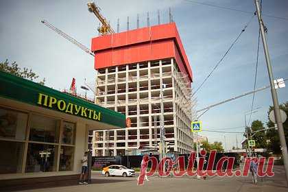 Россиян предостерегли от поспешной покупки квартир. На фоне возможного повышения Центробанком ключевой ставки россиянам не стоит принимать поспешных решений о покупке квартиры. От приобретения недвижимости в ажиотаже предостерег граждан риелтор Константин Барсуков. По его словам, самые дешевые объекты разобрали еще в июне.