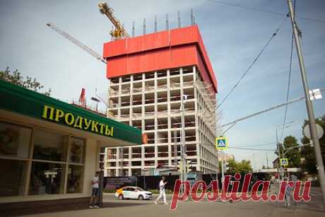 Россиян предостерегли от поспешной покупки квартир. На фоне возможного повышения Центробанком ключевой ставки россиянам не стоит принимать поспешных решений о покупке квартиры. От приобретения недвижимости в ажиотаже предостерег граждан риелтор Константин Барсуков. По его словам, самые дешевые объекты разобрали еще в июне.