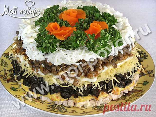 Салат "Венеция" с черносливом