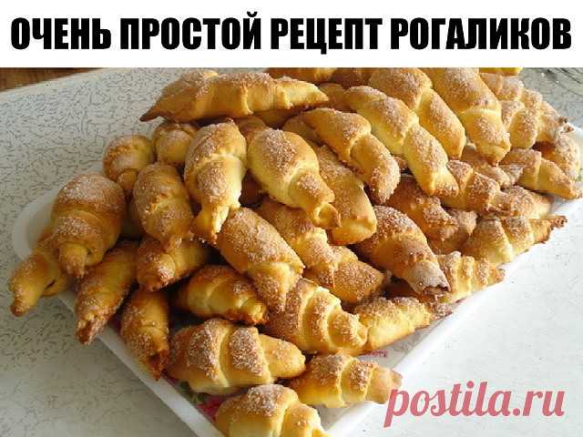 Очень простой рецепт рогаликов.


Тесто получается сдобным и, что самое главное, не надо ждать пока оно подойдёт, сразу же после замеса можно начинать заниматься выпечкой. Очень легко и быстро.
Ингредиенты:

1 пачка (200 г.) масла
3 стакана муки
2 яйца
1/2 стакана сахара
10 гр. сухих дрожжей
джем или варенье, повидло на ваш вкус.
