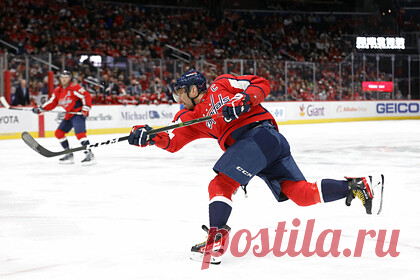 17-летний хоккеист российской молодежки повторил результат Овечкина на ЧМ. Нападающий молодежной сборной России по хоккею Матвей Мичков повторил достижение форварда «Вашингтон Кэпиталс» Александра Овечкина, установленное в 2003 году. Россиянин, отметившись голом в игре молодежного чемпионата мира против Швейцарии, довел количество заброшенных шайб на турнире до трех.