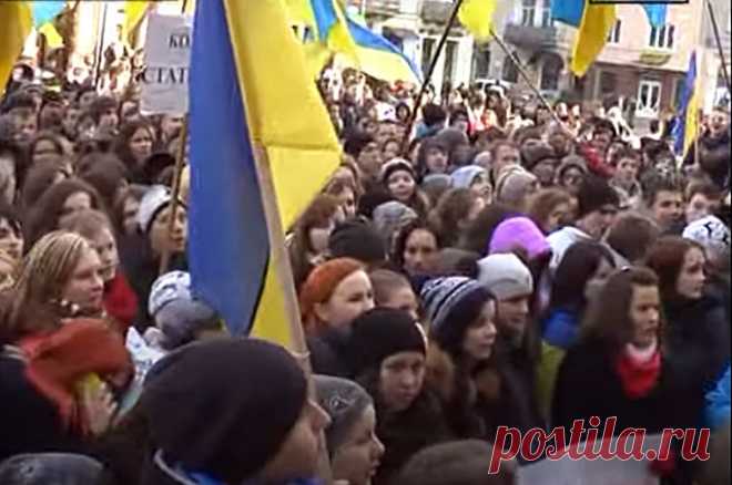 «Кто не скачет — москаль!» 10 лет назад молодежь Украины запрыгала к смерти. Из тех, кто прыгал десять лет тому назад в Дрогобыче, многие сегодня уже лежат в могилах под прапорами. А на тех, кто еще жив, ведут охоту сотрудники военкоматов.