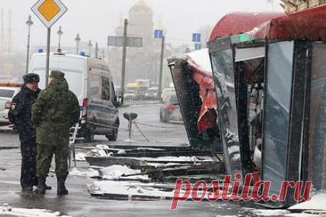 Пострадавшим при взрыве в кафе в Петербурге пообещали выплаты. Губернатор Санкт-Петербурга Александр Беглов пообещал выплаты пострадавшим при взрыве в кафе, где погиб военный корреспондент Владлен Татарский. Он добавил, что выплата будет произведена вне зависимости от места проживания пострадавших, уточнив, что в кафе находились не только жители города.
