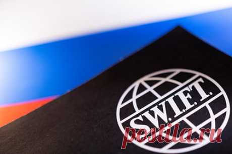 Германия поддержит отключение России от SWIFT при «определенных условиях». Германия готова поддержать отключение России от международной платежной информационной системы SWIFT при «определенных условиях». Исключение российских банков «становится все более вероятным». Договоренность об этом между президентом США Джо Байденом и главами европейских правительств может быть достигнута уже вечером.