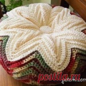 Красивая декоративная подушечка крючком