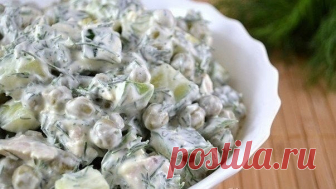 Салат Леди - очень вкусно и мега быстро

Ингредиенты:

●300 г куриного филе
●150 г огурцов
●150 г консервированного горошка (1⁄2 банки)
●150 г сметаны
●пучок укропа
●соль

Приготовление:

1. Куриное филе отварить в течение 20 минут с момента закипания. Остудить.
2. Огурцы порезать средними кубиками.
3. Укроп мелко порезать.
4. Куриное филе порезать средними кубиками.
5. Сложить в салатник филе, огурцы, укроп, горошек.
6. Добавить сметану, посолить, перемешать.