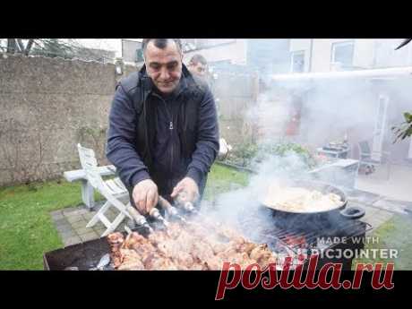 Шашлык и овощной омлет на мангале