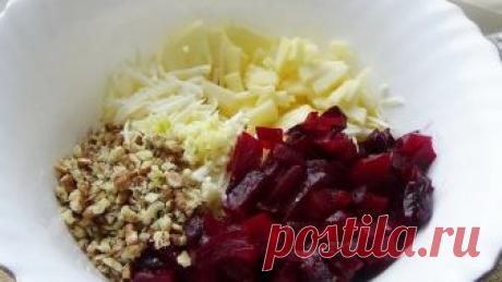 Рецепт очень вкусного салата из свеклы. Понравится даже тем, кто её не любит Свёкла — свёкла обыкновенная — однолетнее, двулетнее или многолетнее травянистое растение; вид рода Свёкла семейства Амарантовые. Культивируется на больших площадях повсеместно.В этом видеоролике