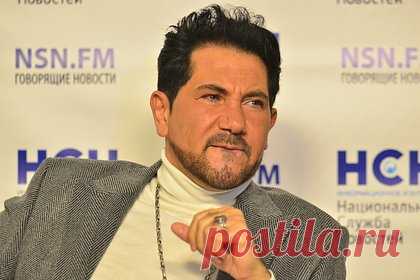 Суд арестовал фигуранта дела о похищении и покушении на Авраама Руссо. Басманный суд Москвы заключил под стражу Тархана Эльдукаева по обвинению в причастности к похищению и покушению на певца Авраама Руссо. Арестованный фигурант обвиняется по эпизодам о попытке покушения на Руссо 31 января 2004 года, а также в покушении на его жизнь в августе 2006 года.