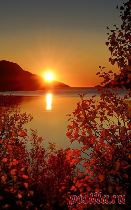 Sunset.
Getty Images от John Hemmingsen | Найдено на сайте furkl.com.