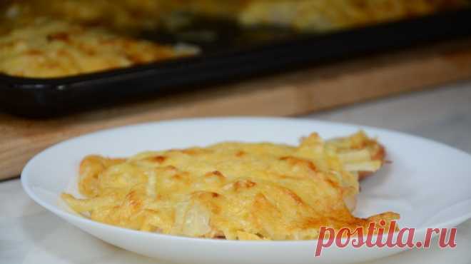 Мясо По-французски в духовке. Классический рецепт МЯСО ПО-ФРАНЦУЗСКИ В ДУХОВКЕ. КЛАССИЧЕСКИЙ РЕЦЕПТ. БЫСТРО И ВКУСНОИНГРЕДИЕНТЫсвиной карбонад (700 г)1-2 луковицы300 гр. сырамайонезсольперецмолотый кориандррастительное маслоПОШАГОВЫЙ РЕЦЕПТ ПРИГОТОВЛЕНИЯМясо нарезаем ровными кусочками и отбиваем с двух сторон, стараясь не повредить...