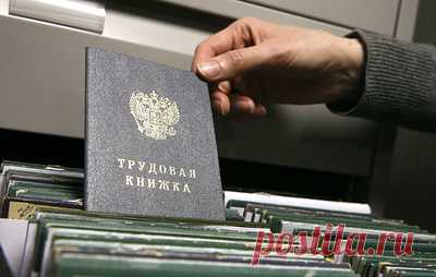 В ОП предложили вернутся к традиции выплаты 13-х зарплат. Заместитель секретаря Общественной палаты Владислав Гриб рекомендовал ввести такую меру поддержки в бюджетных организациях и закрепить ее законодательно