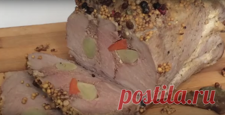 Праздничная буженина в фольге — просто и очень вкусно - Fav0rit77.ru Представляем вам рецепт вкусной буженины. Ее очень легко и просто приготовить. Такое блюдо станет украшением любого праздничного стола. Получается она сочной и очень нежной. Для этого блюда можно...