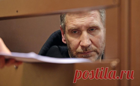 Научного руководителя ЧВК «Енот» приговорили к 14 годам колонии. Молокоедов уже был осужден на 14 с половиной лет по делу о руководстве организованным преступным сообществом ЕНОТ («Единые народные общинные товарищества», или ЧВК «Енот»), но Мосгорсуд оправдал его