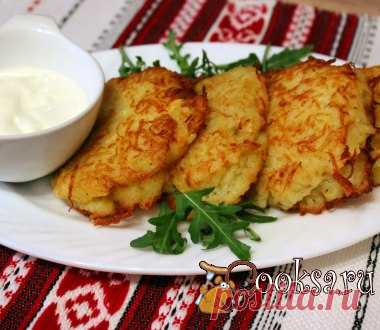 Картофельные оладьи с сыром Картофельные оладьи с сыром- простое, вкусное и сытное блюдо, которое можно подать как на завтрак, так на обед или ужин. Такие оладьи вкусны со сметаной или сливочным соусом с грибами.Оно точно придется по вкусу любителям драников.
