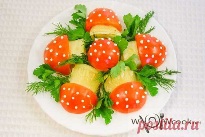 Вкусная закуска «Мухоморы» | wowcook.net Самые вкусные рецепты, кулинарные рецепты с фото. Готовьте с нами! Новогодние рецепты 2014 с фото, салаты, первые и вторые блюда, гарниры, соусы, горячие и холодные закуски, консервирование,выпечка, десерты, напитки и коктейли, праздничные рецепты, украшения блюд