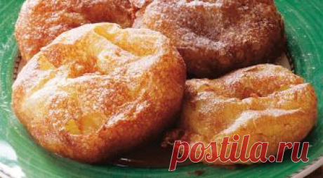 Яблочные кольца в пончиках М-м... Пончики! Да еще с секретом. Если не знать технологии, ни за что не догадаться, как это яблоки попали внутрь пончиков. ИНГРЕДИЕНТЫ 8 зеленых яблок гренни смит 1 ч. л. сухих дрожжей 50 г сливочного масла 125 мл молока 250-300 г муки 3 яйца 2 ст...